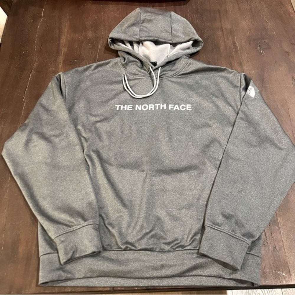 The NF Men’s Horizon Pull Over Hoodie M